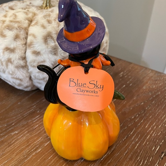 BLUE SKY CLAYWORKS HALLOWEEN 2023 BLACK CAT PERCHED ON PUMPKIN - Picture 3 of 7